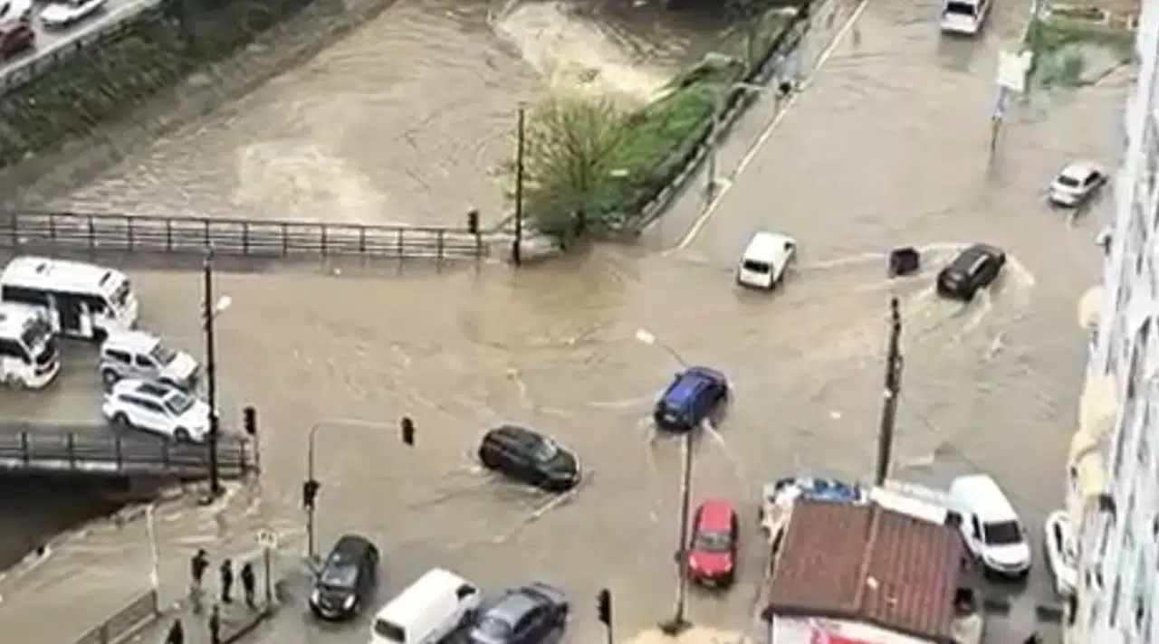 Adana'da 30 Mart'ta yarın okullar tatil mi? Yağmur sonrası veliler yanıt arıyor