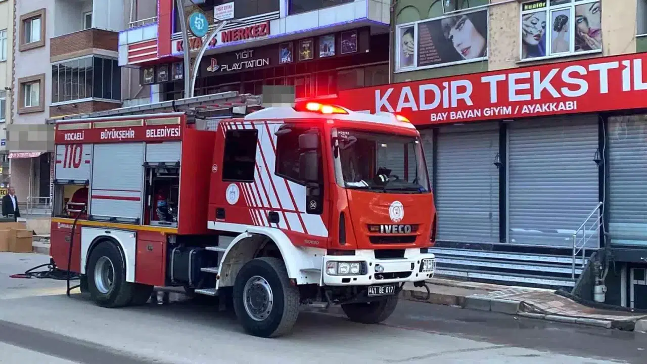 Bilgisayar patladı, ofiste yangın çıktı: Şiddetli gürültü ile alevler yükseldi