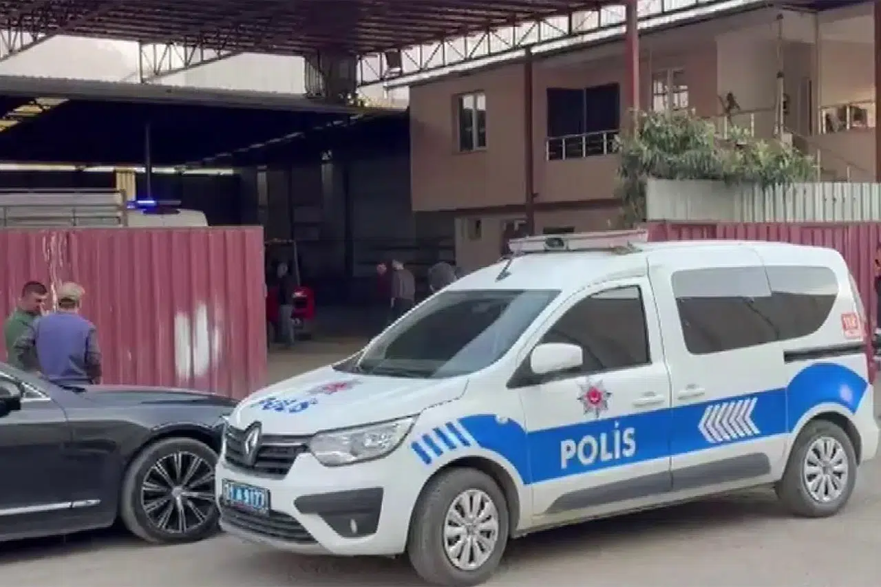Hatay'da bir işçi hava bastığı lastiğin patlaması sonucu öldü