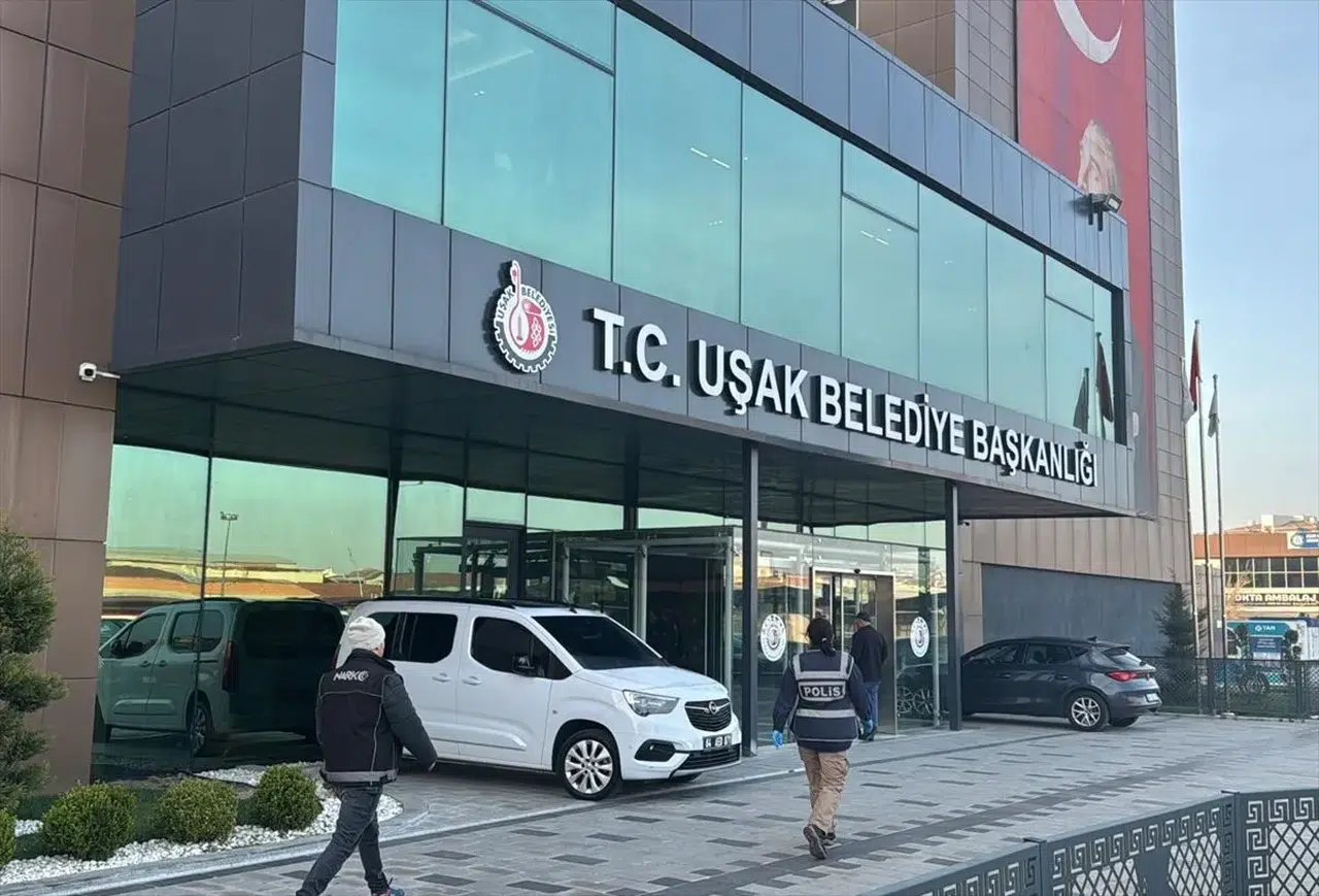 Uşak ve Marmaris belediyelerine operasyon! Belediye başkanı dahil 24 kişi gözaltında