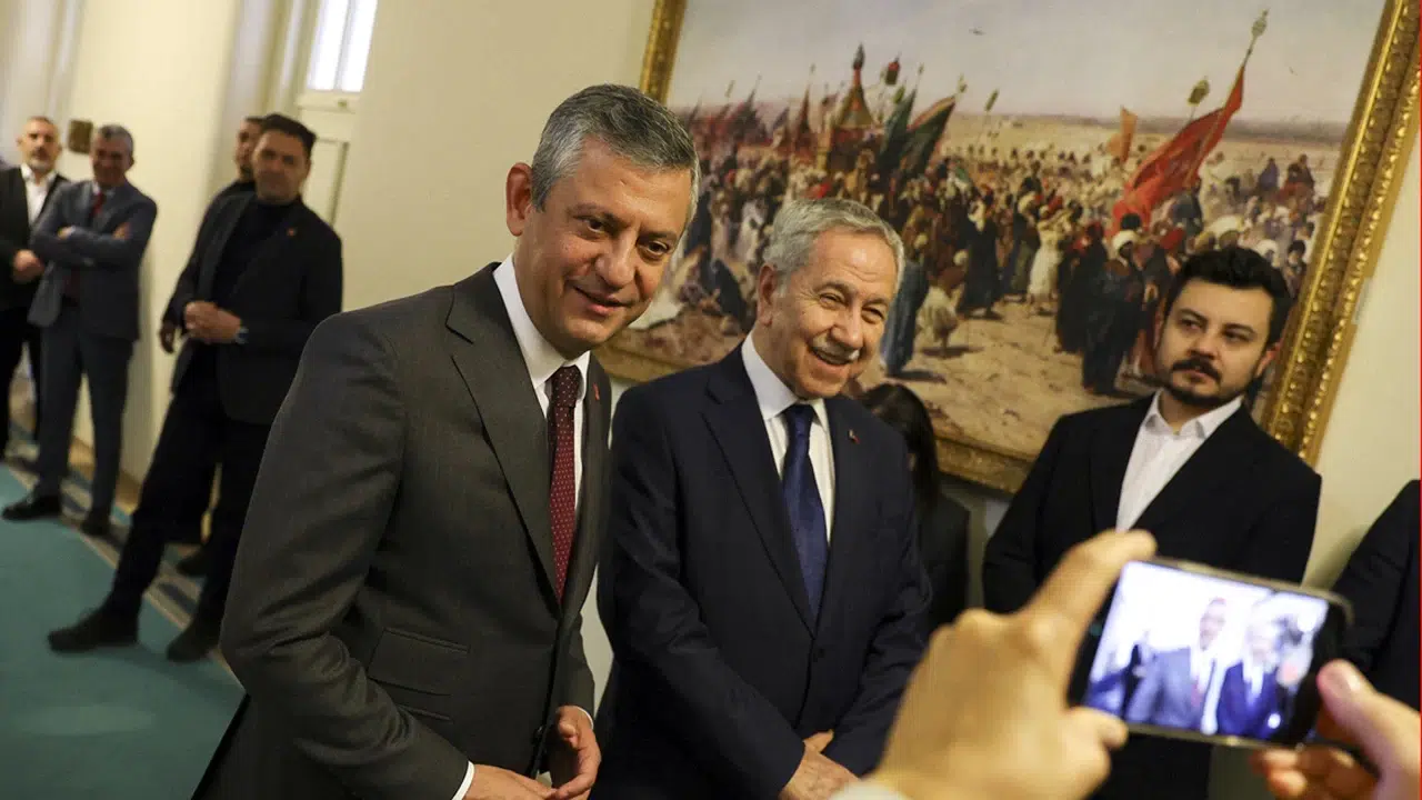 Özel-Arınç görüşmesi sonrası CHP kulisleri allak bullak