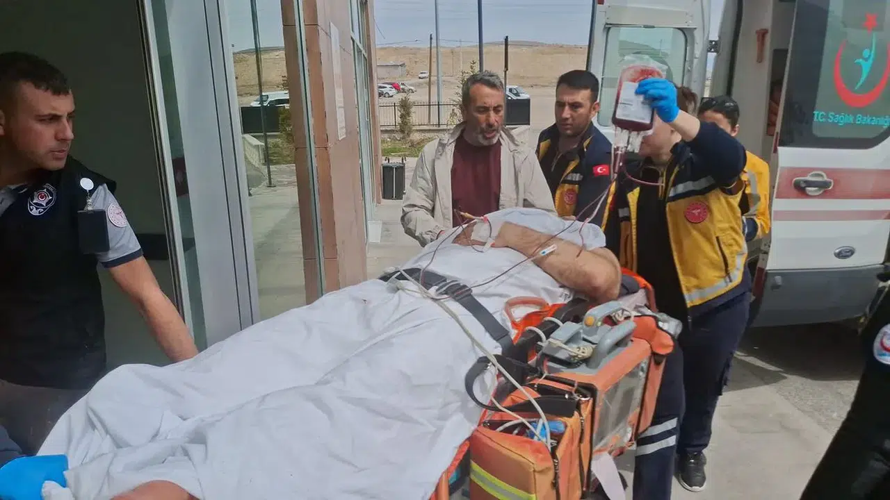 Boşanma aşamasındaki eşini bıçakladı ardından intihara kalkıştı