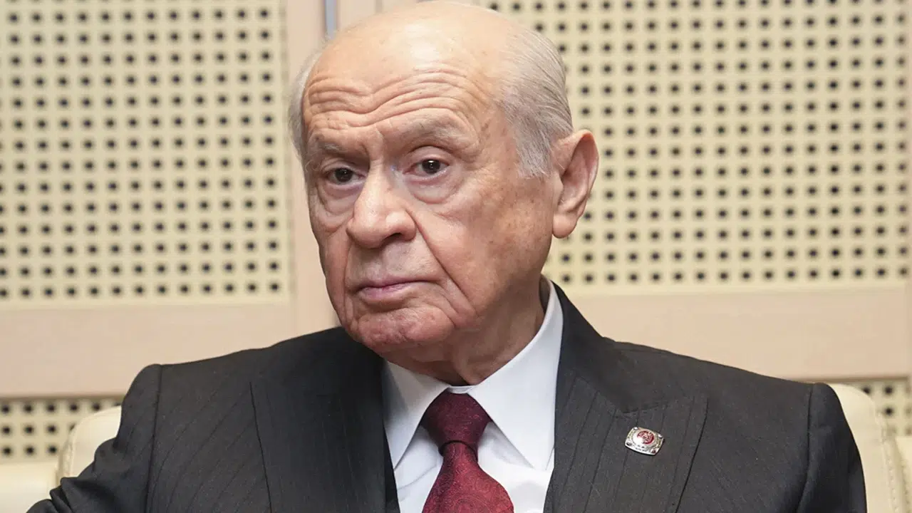 MHP lideri Bahçeli’nin yüzüğü ve rozeti dikkat çekti