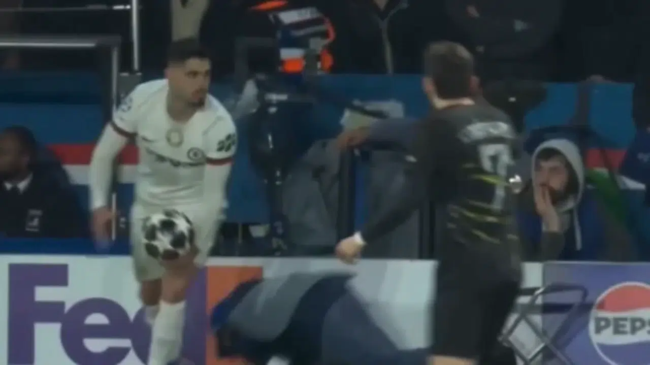 Top toplayıcı çocuğa yaptığı hareket sonrası UEFA devreye girdi! Pedro Neto'ya disiplin soruşturması