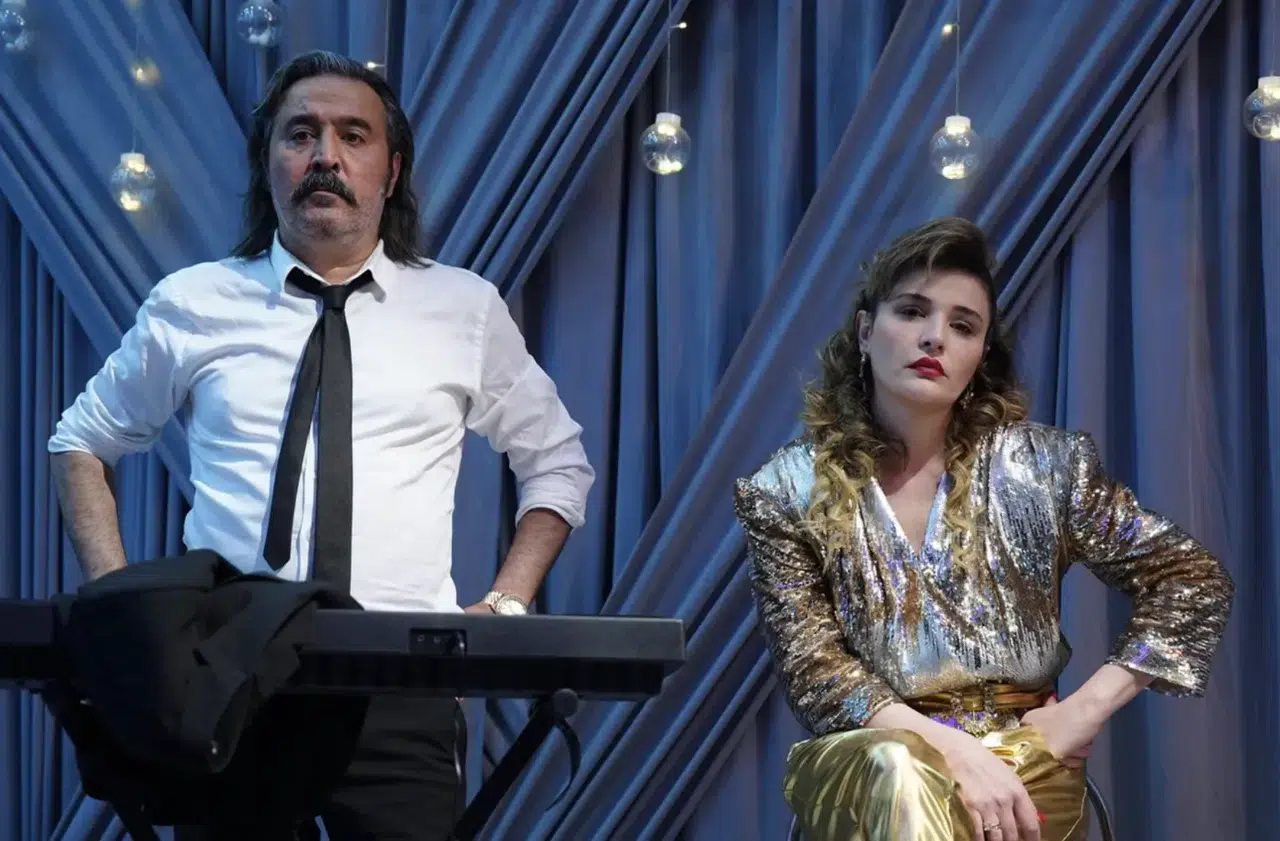 Gonca Vuslateri ve Mustafa Üstündağ'ın başrollerini paylaştığı Başıbozuklar sinemaseverlerle buluşuyor