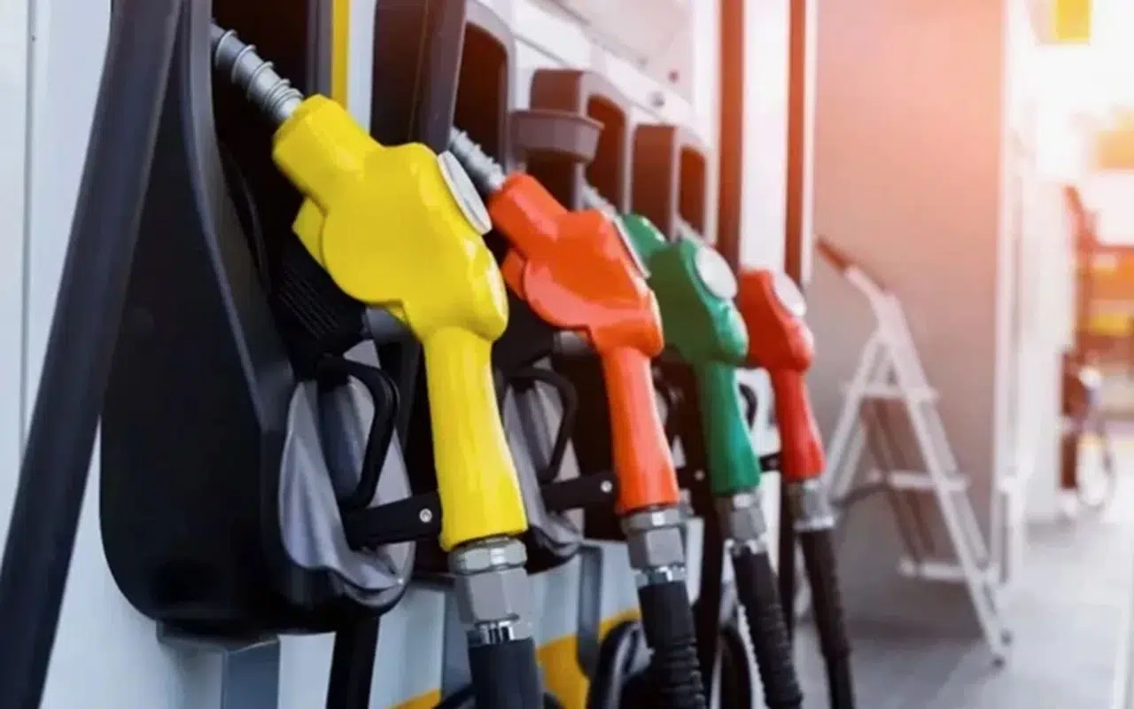 Gece yarısı akaryakıt zammıyla tabelalar alev aldı! Motorin ilk defa 80 TL'yi aştı