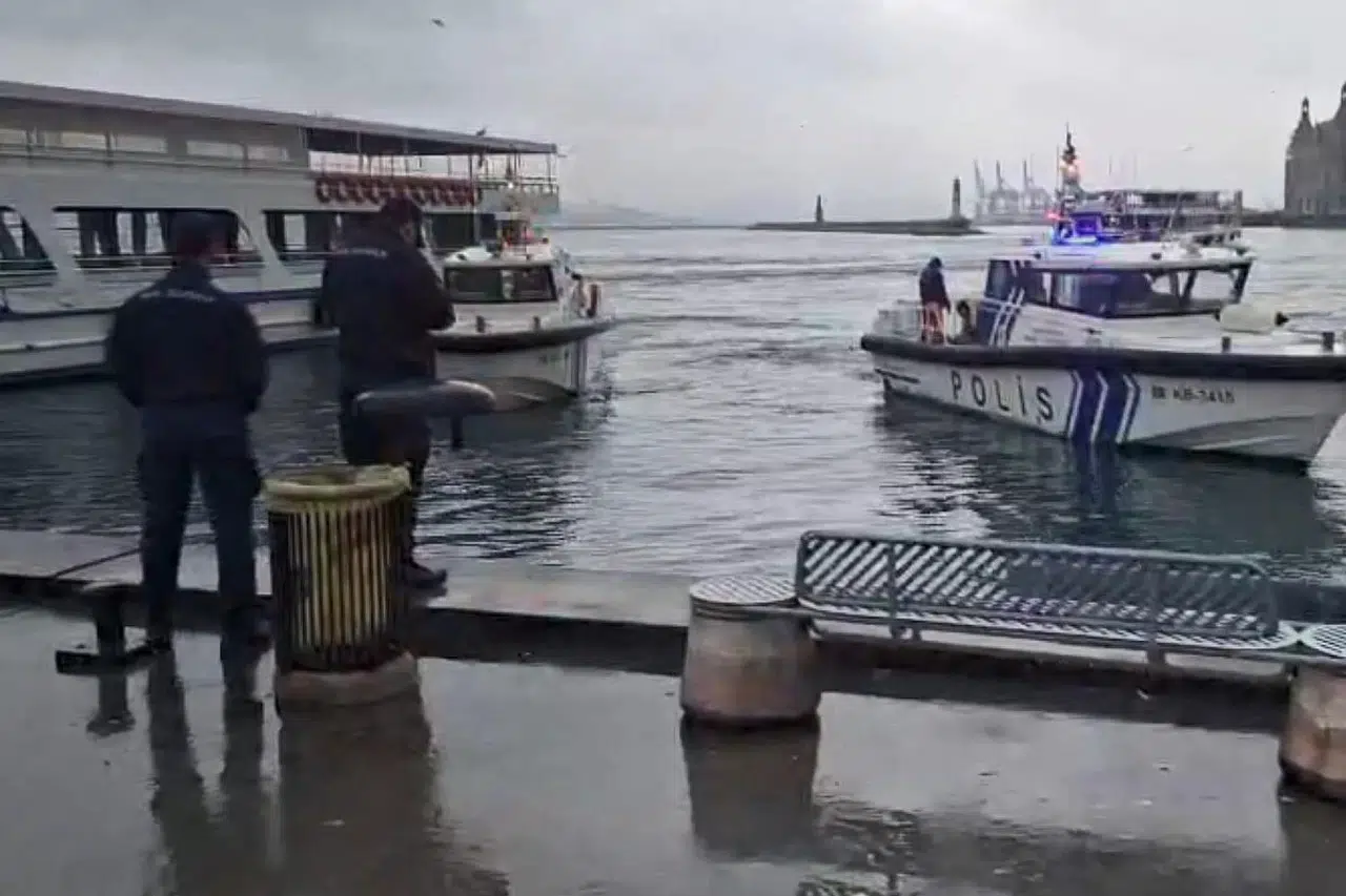 Kadıköy Rıhtım’da denizde erkek cesedi bulundu