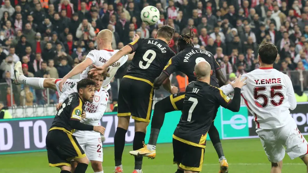 Samsunspor Rayo Vallecano maç özeti 3-1 Konferans Ligi'nde tur şansı zorda