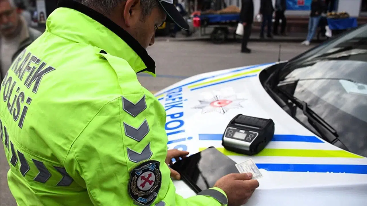 Milyonlarca sürücüyü ilgilendiriyor: 2 gün sonra başlıyor… 140 bin TL ceza kapıda!