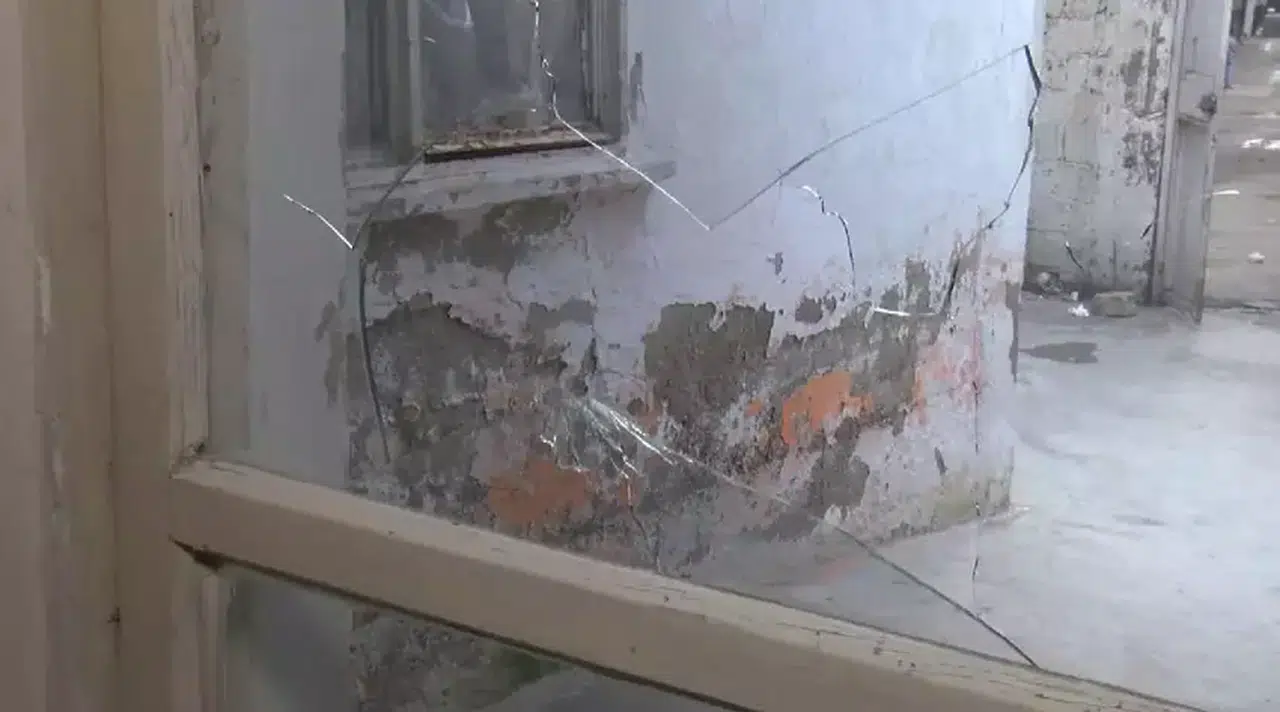 Adana'da maskeli saldırganlar evi bastı: Anne ve oğlu yaralı