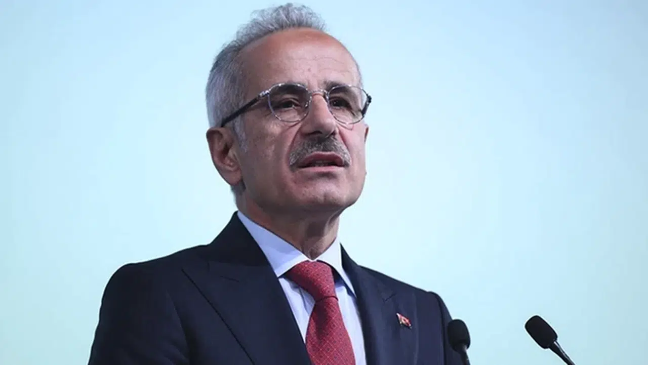 Bakan Uraloğlu açıkladı! Türkiye'nin ilk milli elektrikli hızlı treni test için raylara iniyor