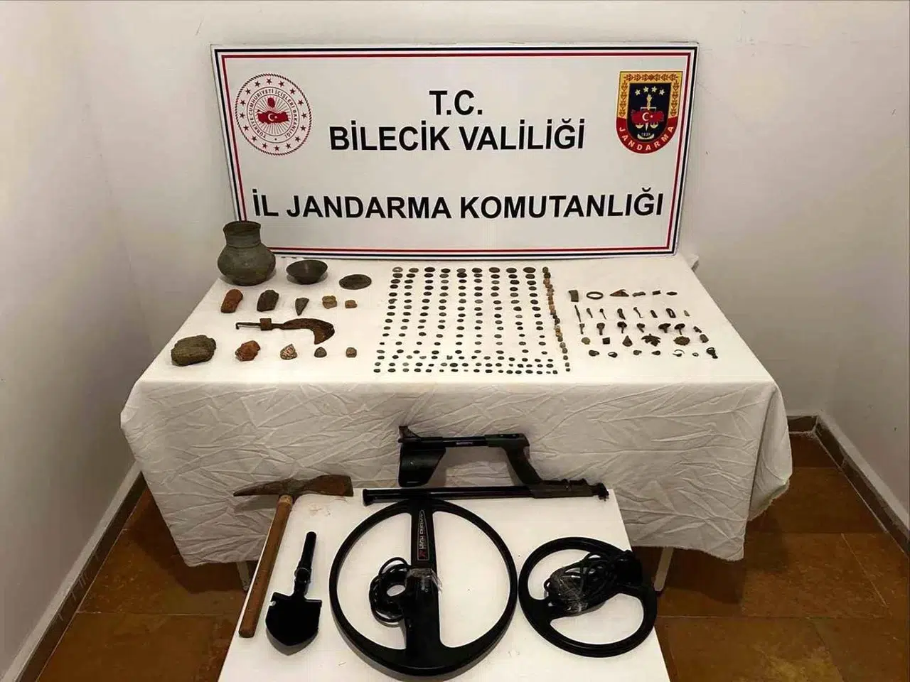 Bilecik'te büyük operasyon: 349 parça tarihi eser ele geçirildi