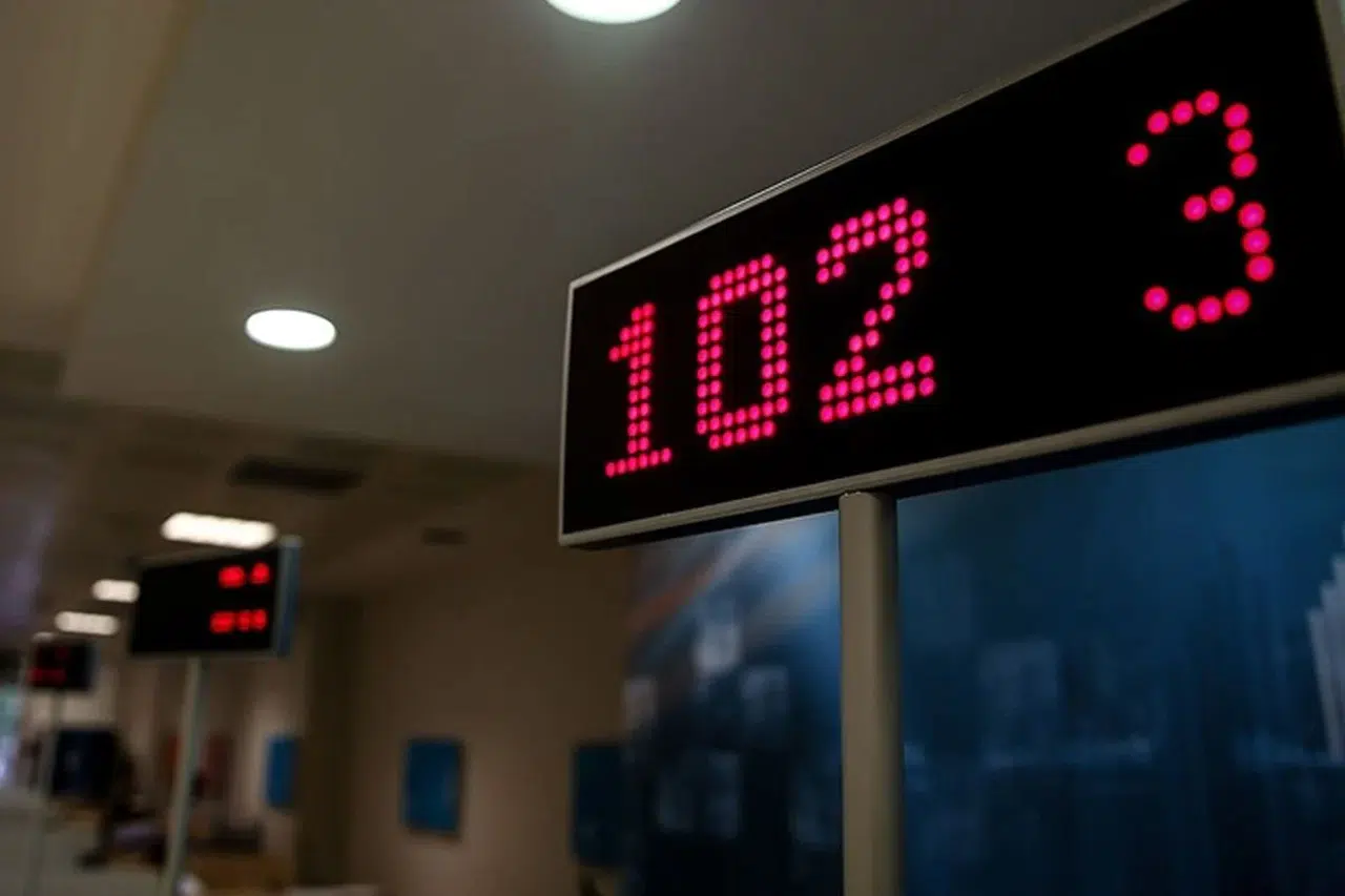 İki bankanın izinleri iptal edildi