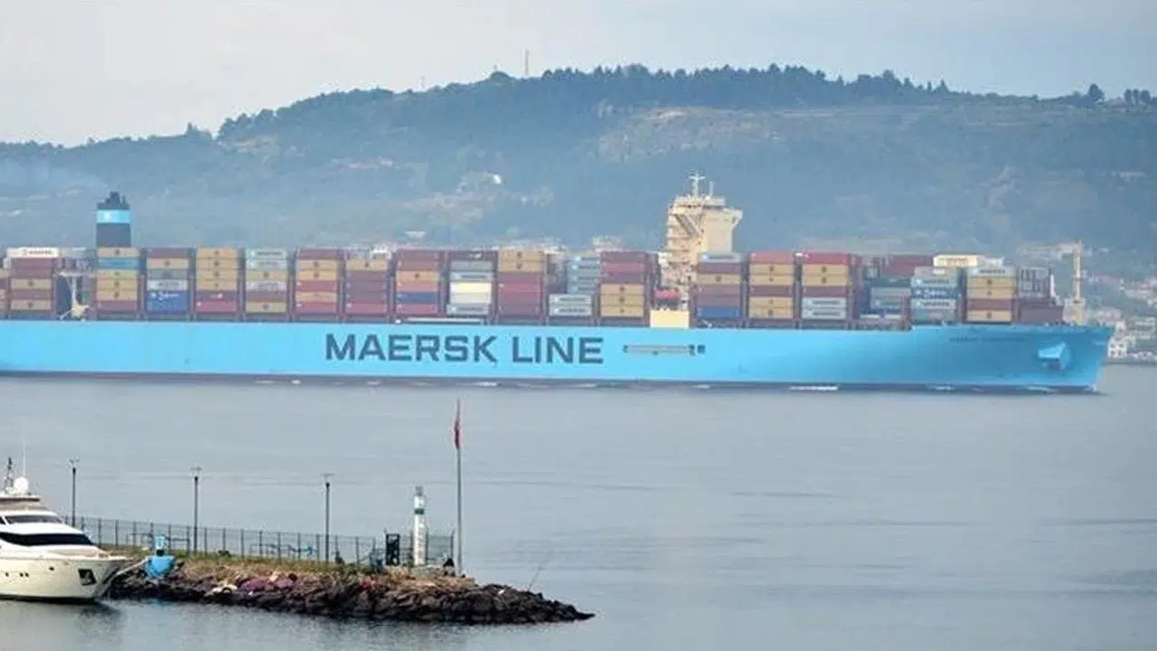 Maersk Hürmüz Boğazı geçişlerini askıya aldı: Deniz taşımacılığında kritik karar