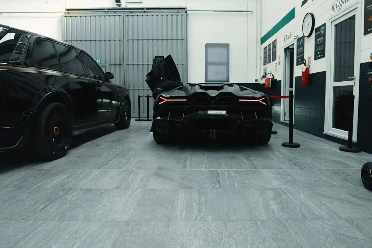 Hakan Çalhanoğlu'nun lüks garajı dikkat çekti