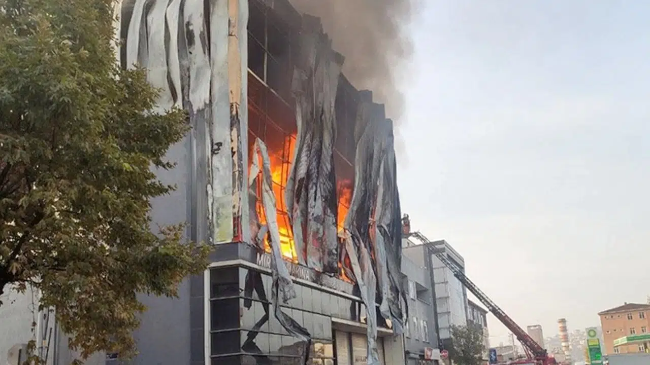 Dilovası’ndaki ölümcül fabrika yangını davasında kritik duruşma: “Vicdan azabı çekmiyor musunuz?”