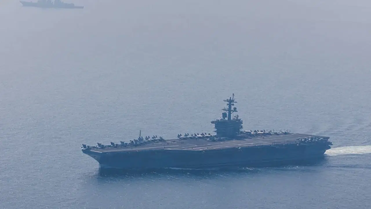 İran ordusundan bomba iddia: Abraham Lincoln uçak gemisi bölgeden kaçtı