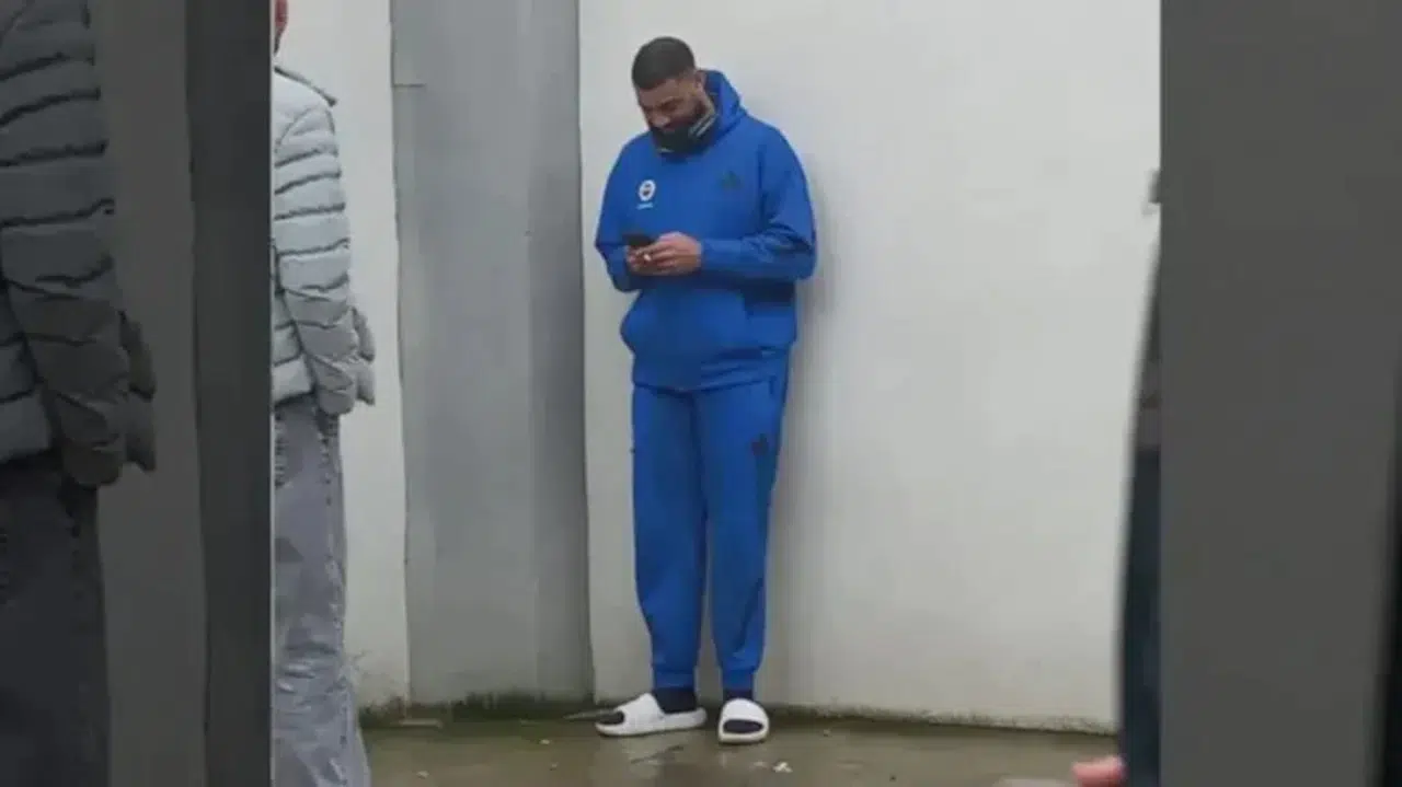 Fenerbahçe, sigara içen oyuncusunun sözleşmesini feshetti