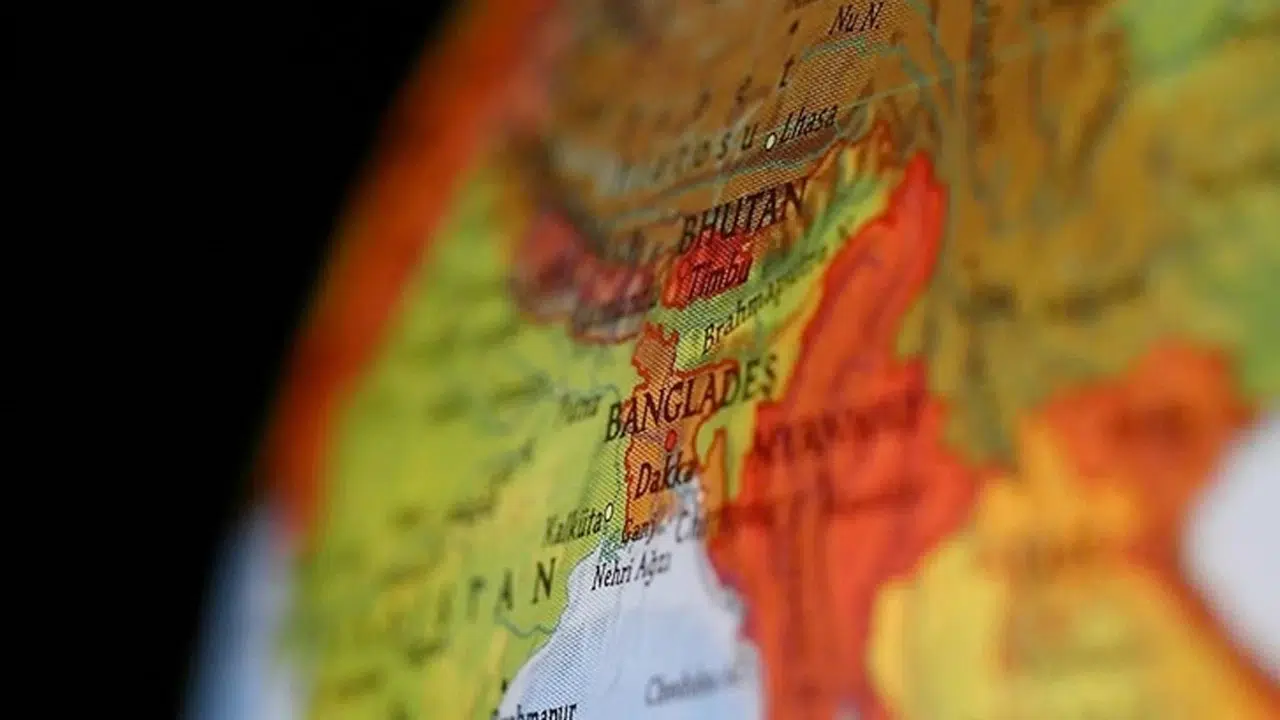 Bangladeş’te otobüs nehre düştü: Arama kurtarma çalışmaları sürüyor