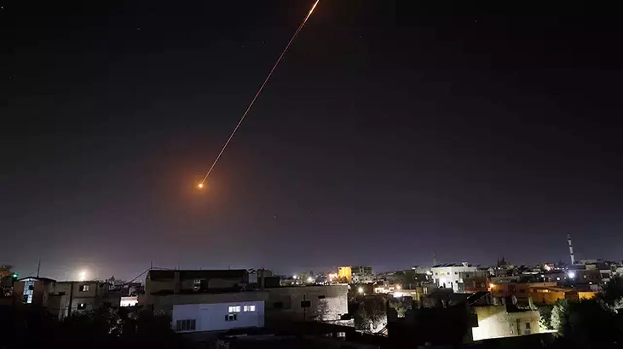 İran ve Hizbullah, İsrail'in kuzeyini füze ve roketlerle vurdu