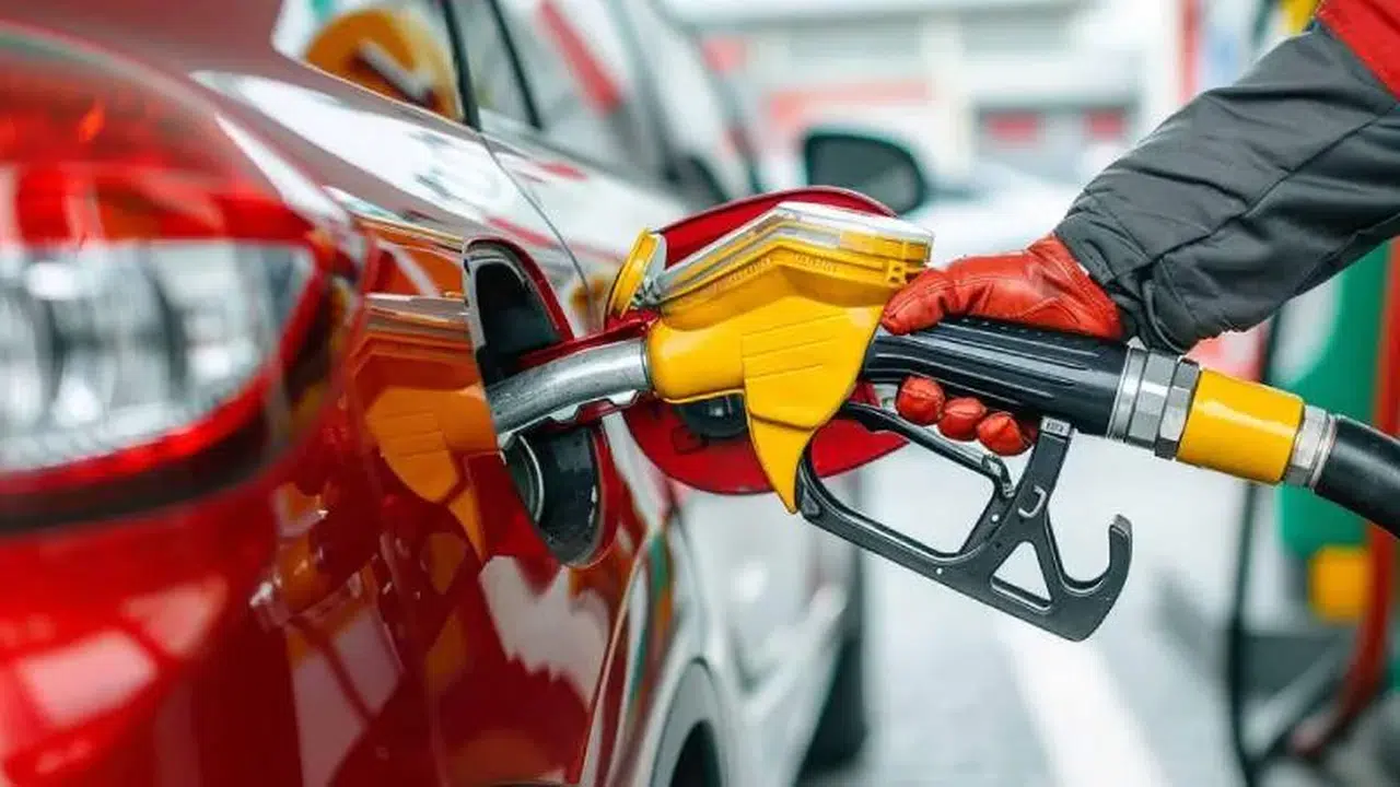 Petrol sert düştü benzin ve motorine zam geldi