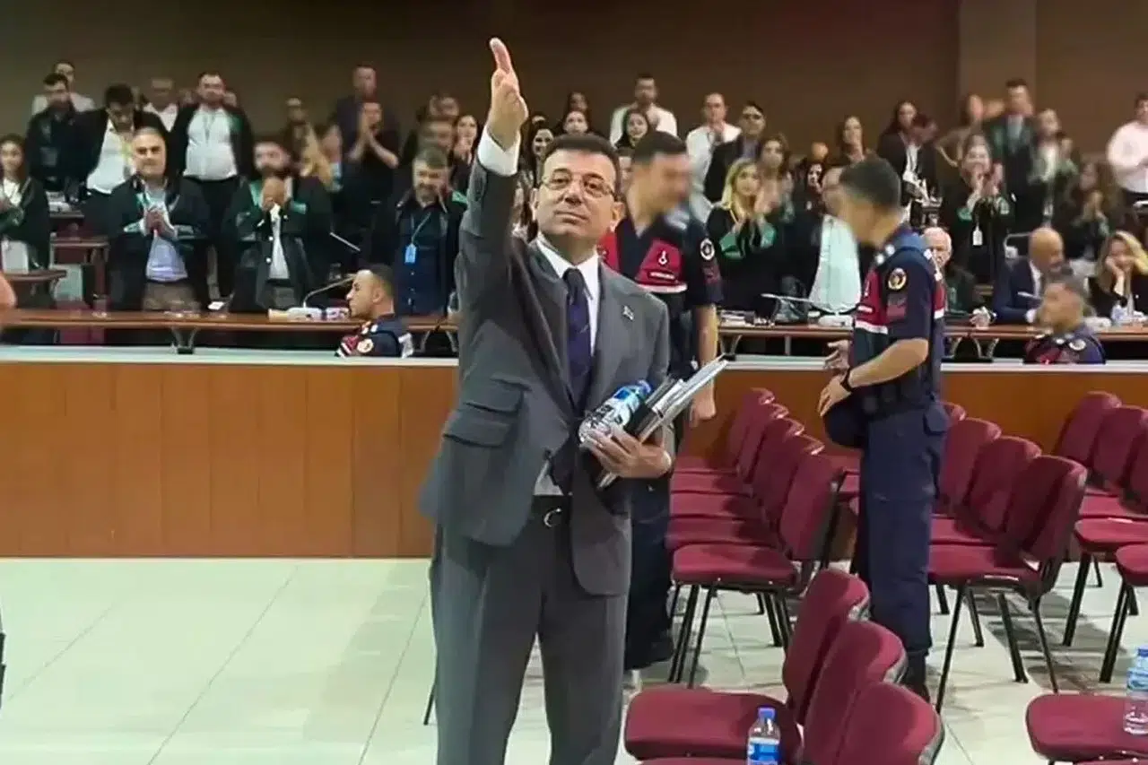 İBB yolsuzluk davasında ikinci gün: Salonda gerginlik çıktı