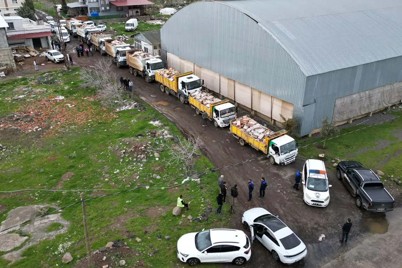 Hepsini vatandaşa yedireceklerdi: Şanlıurfa'da 50 ton bozuk tavuk eti ele geçirildi