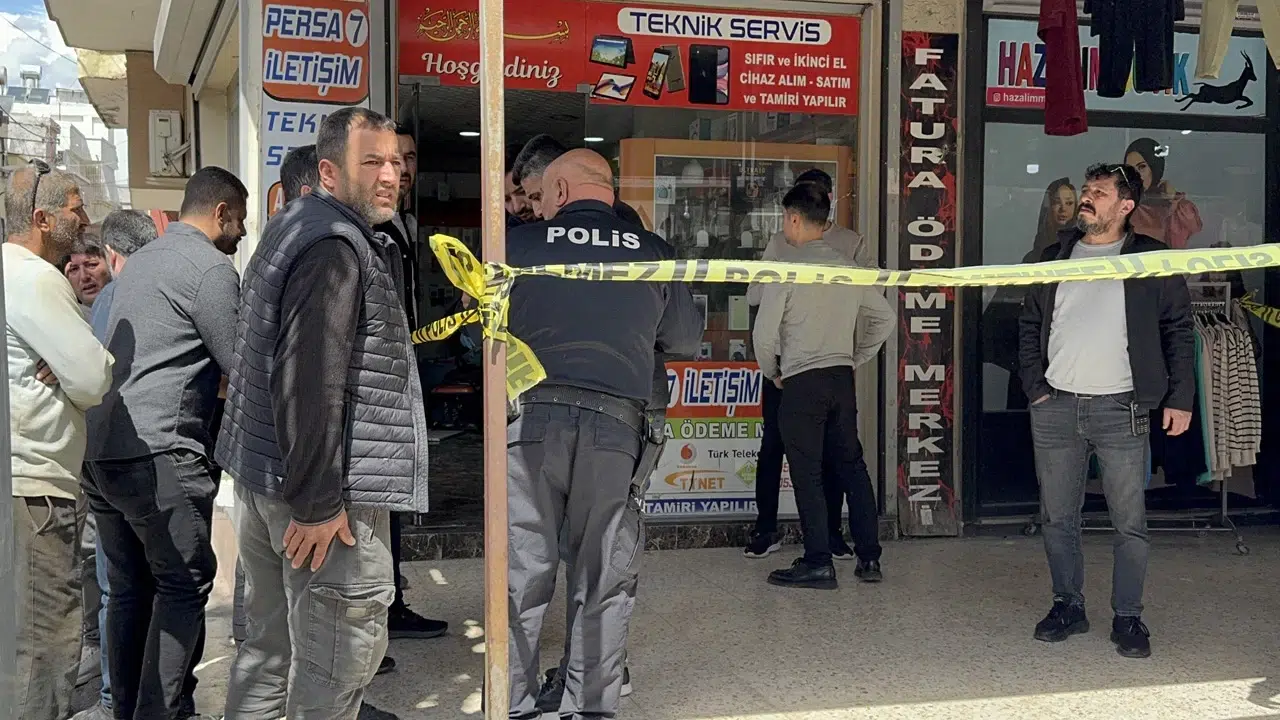 Adana’da iş yerinde silahlı saldırıya uğrayan esnaf hayatını kaybetti