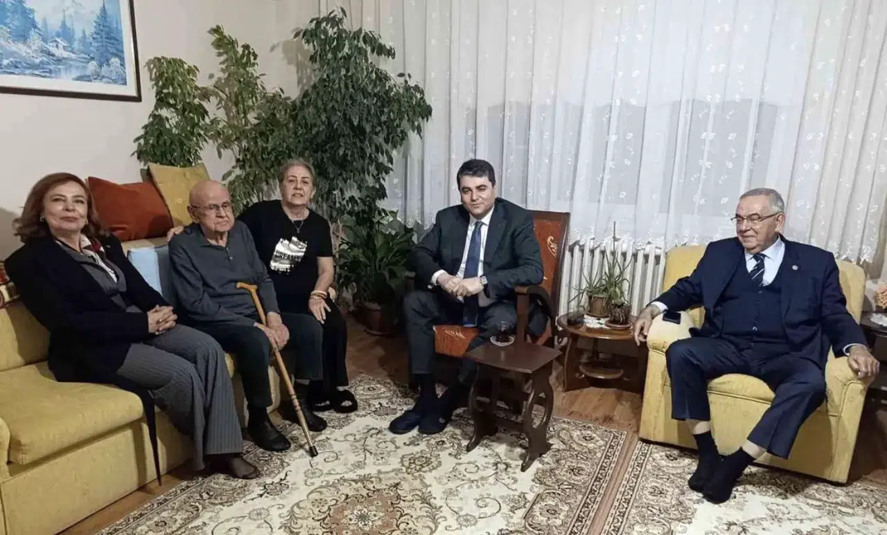 Gazeteci ve siyasetçi Mustafa Koçal hayatını kaybetti