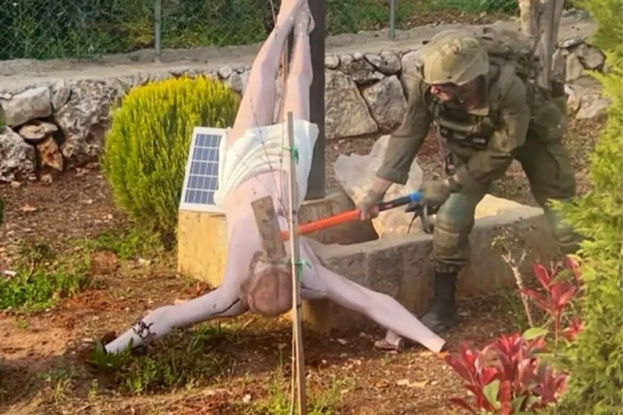 Polonya'dan İsrail askerinin skandal hareketine tepki