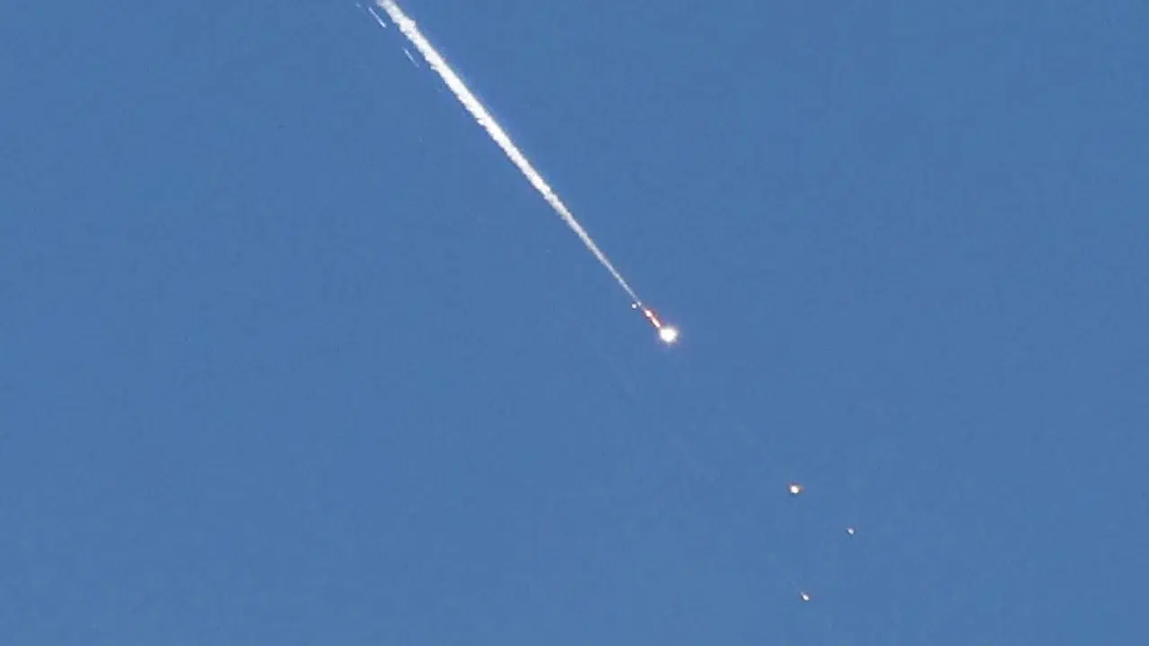 İsrail’de füze alarmı: 27 noktaya füze parçaları düştü