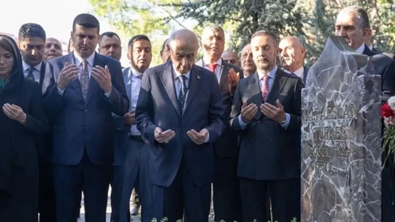 Devlet bahçeliden Alparslan Türkeş'in vefat yıl dönümü için anma mesajı