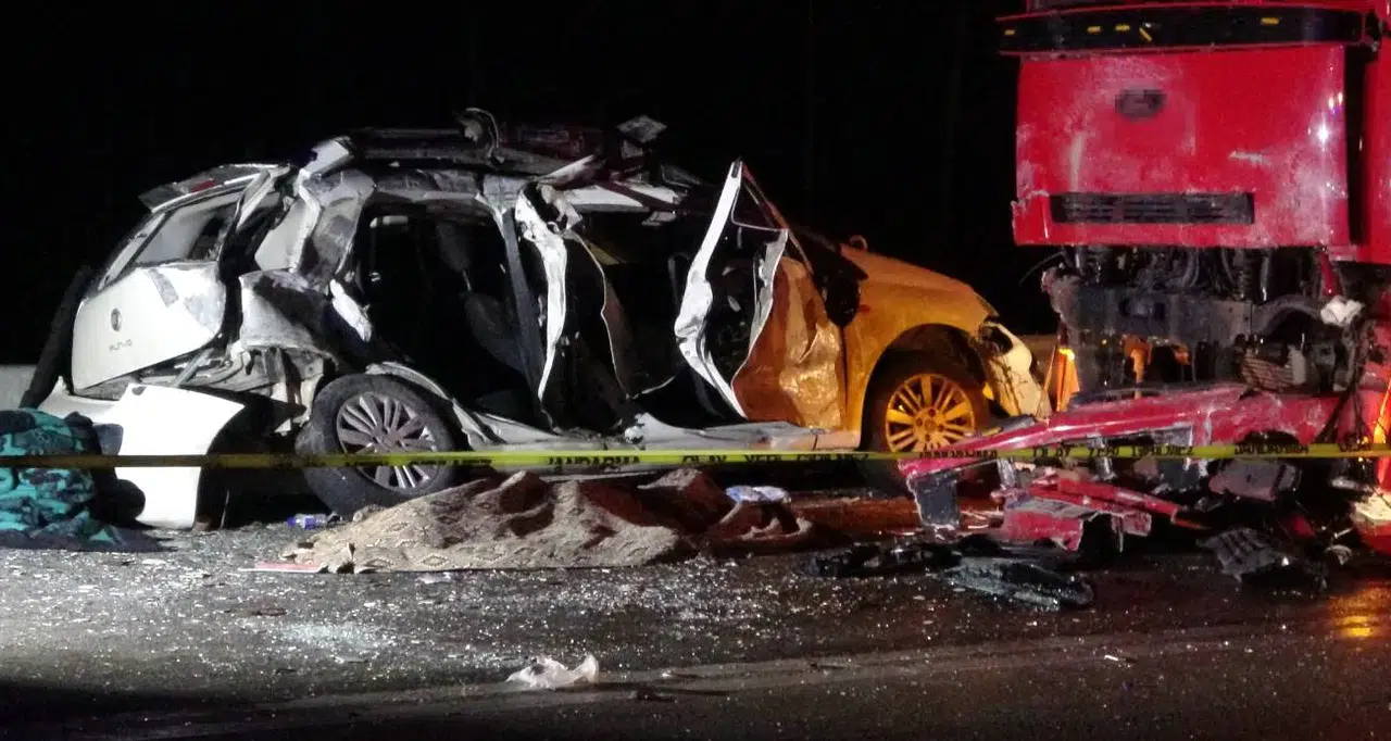 Burdur'da feci kaza: Anne hayatını kaybetti, 4 kişi yaralı