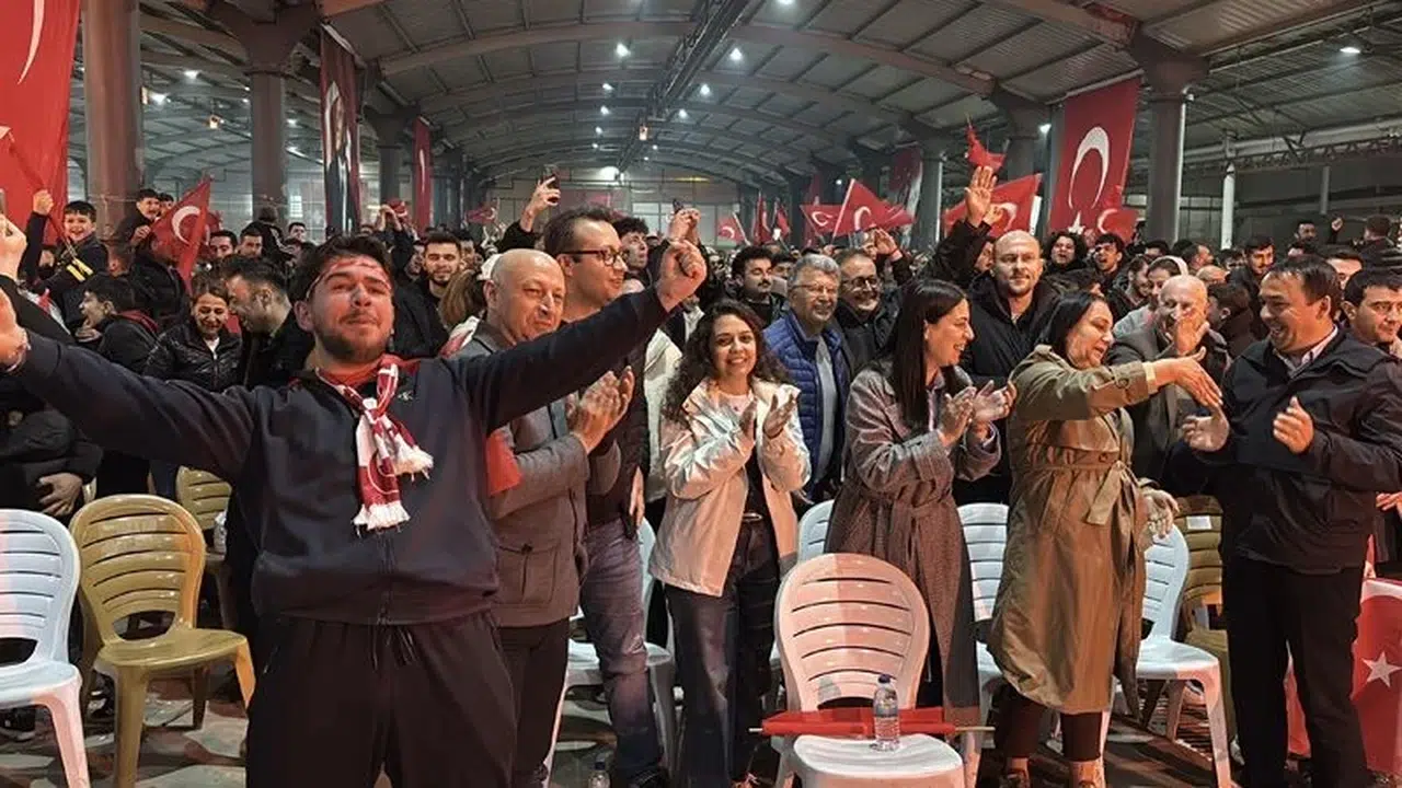 A Milli Takım'ın zaferi Türkiye'de büyük coşkuyla kutlandı