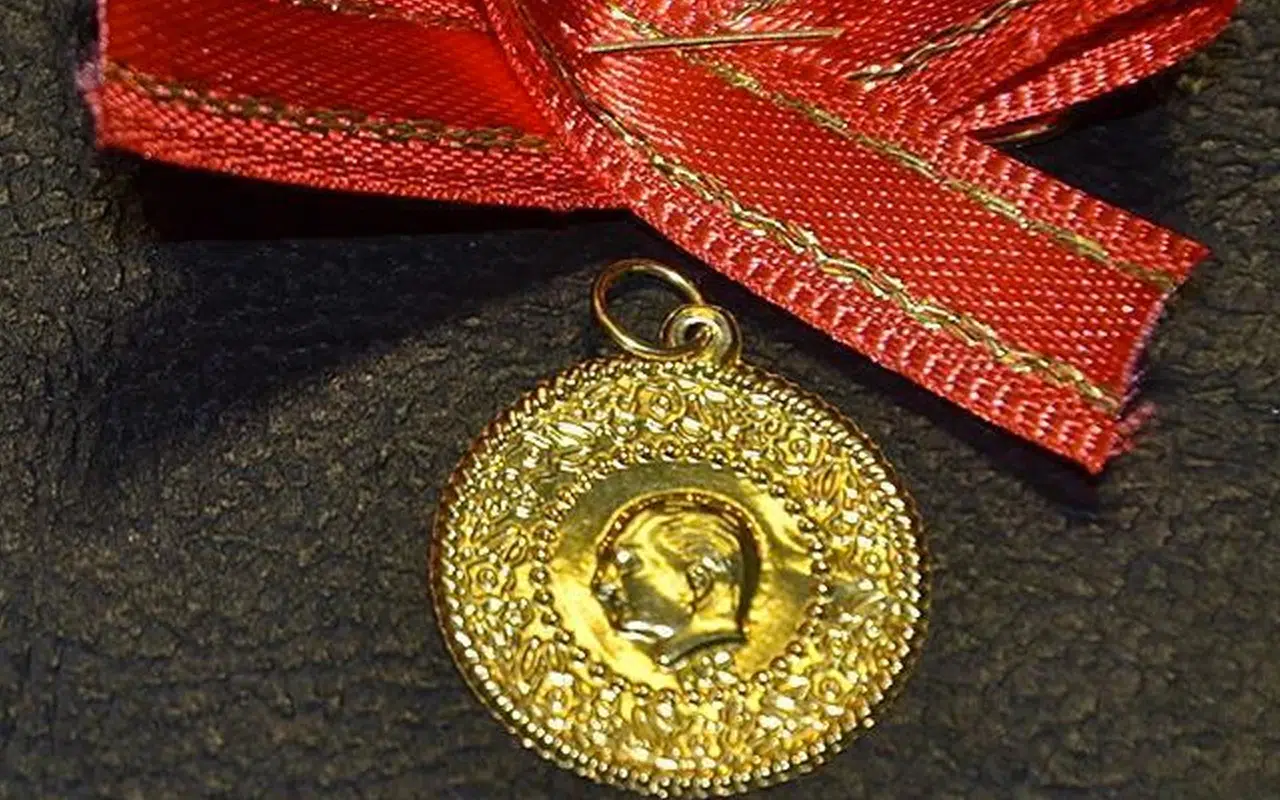 23 Nisan’da altın fiyatlarında düşüş gram ve çeyrek altın geriledi