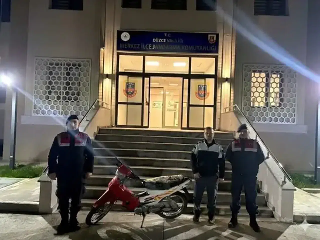 13 yıl önce çalınmıştı: Motosiklet sahibine teslim edildi