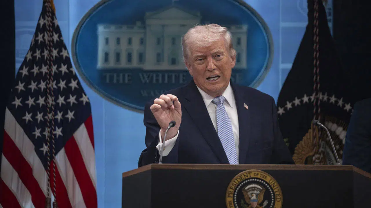 Trump tehdit etti: “Anlaşma olmazsa bombalamalar sürer”