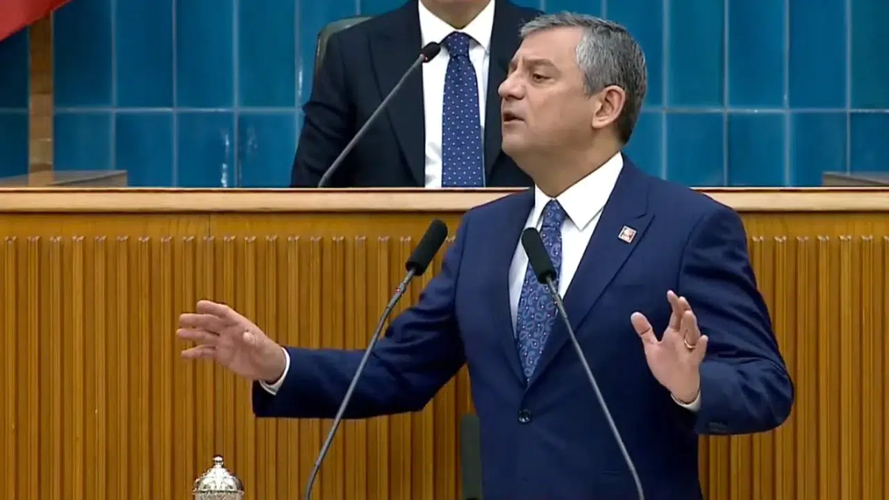 Özgür Özel: "55 vekil istifası getirmeyen namerttir"