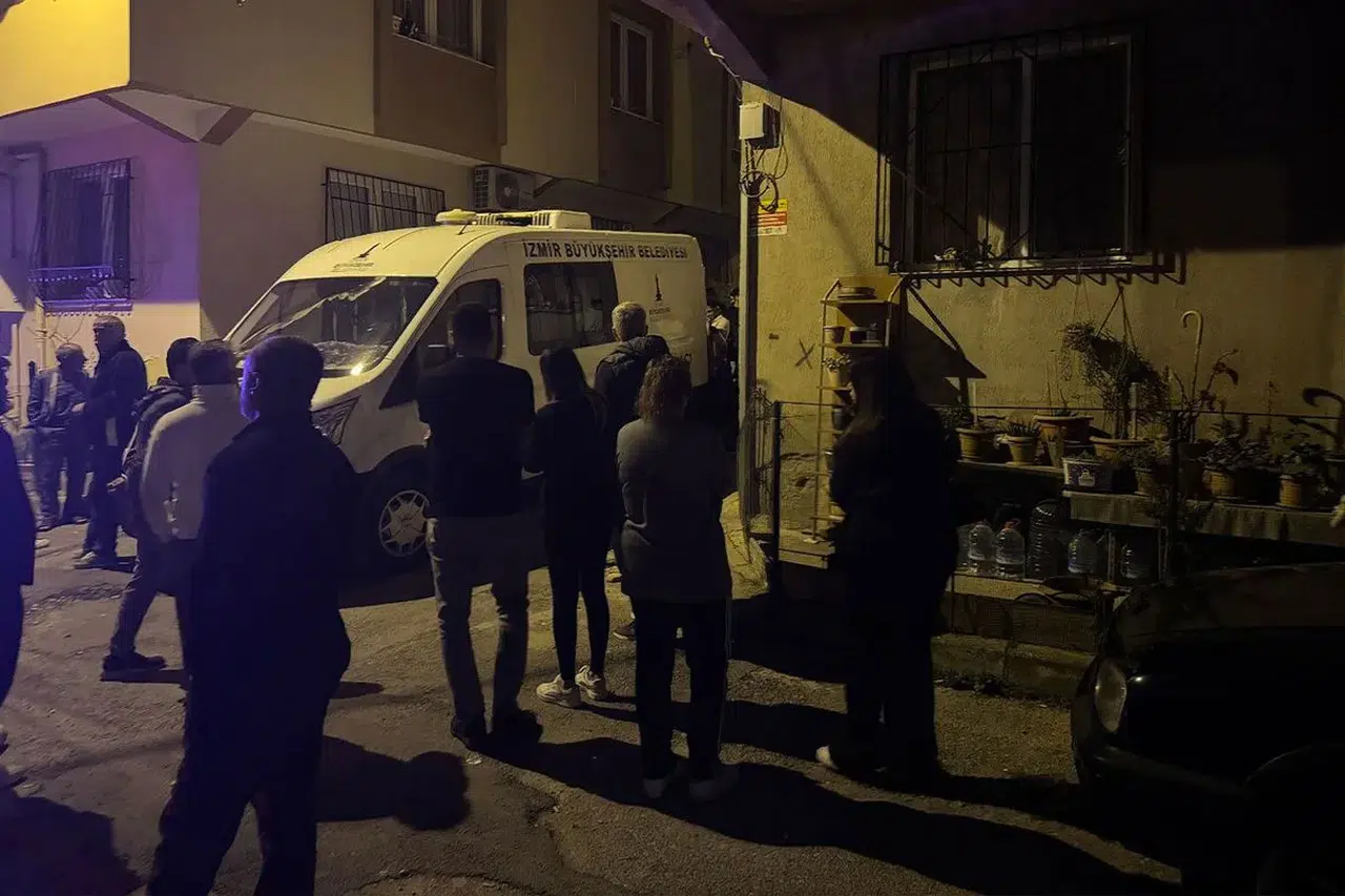 İki çocuğunun annesini boğazından vurarak katletti