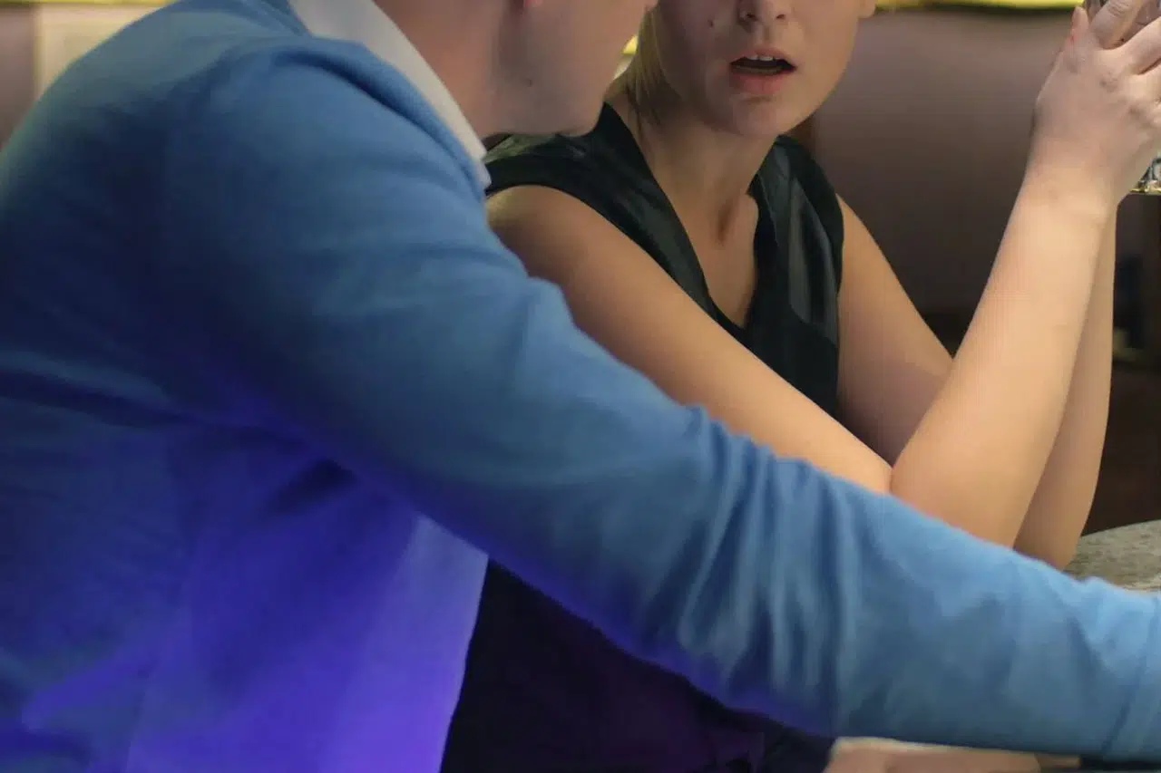 Barda tanıştığı kadını evine çağıran adam hırsızlık şokuyla karşılaştı