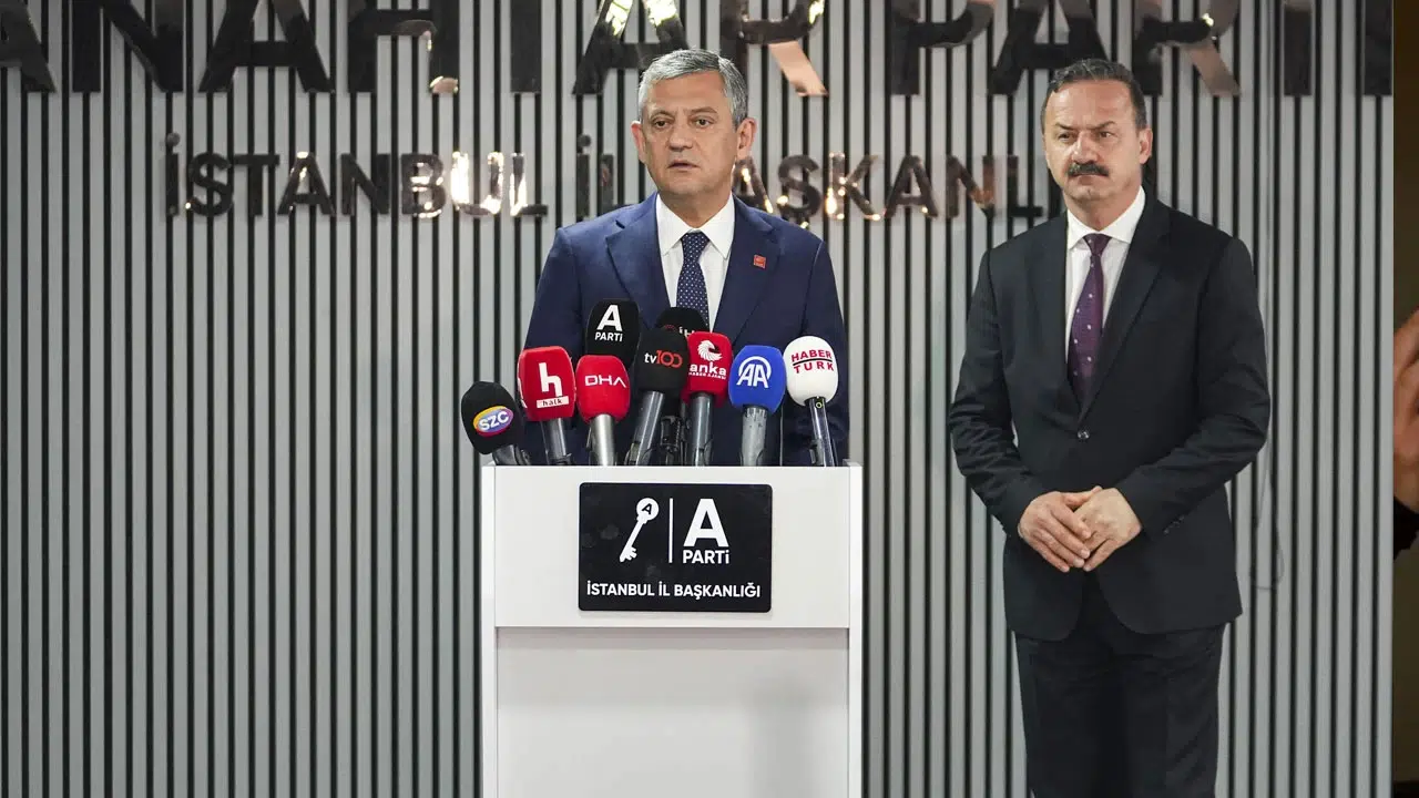 CHP Lideri Özgür Özel Anahtar Parti Lideri Yavuz Ağıralioğlu ile bir araya geldi