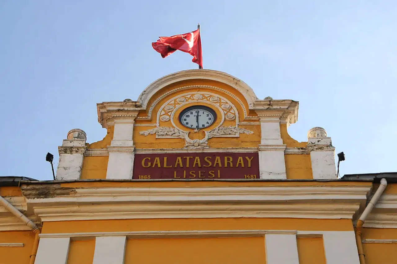Galatasaray Lisesi'ndeki çalınan teneffüs zili tepki topladı
