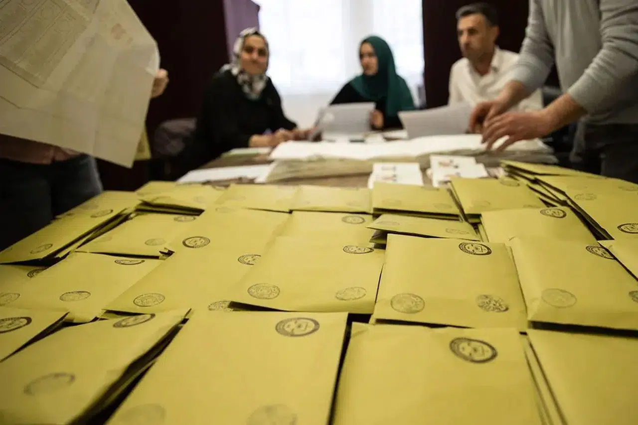 AYM kararıyla Adalet ve Demokrasi Partisi'nin hukuki varlığı sona erdi