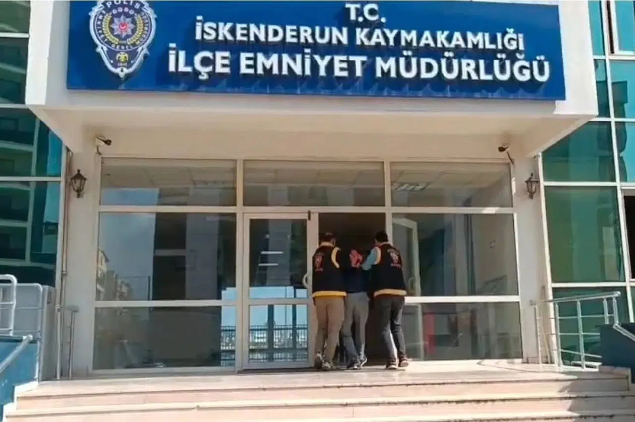 İskenderun’da satırlı saldırı faciası: 3 kişi yaralandı