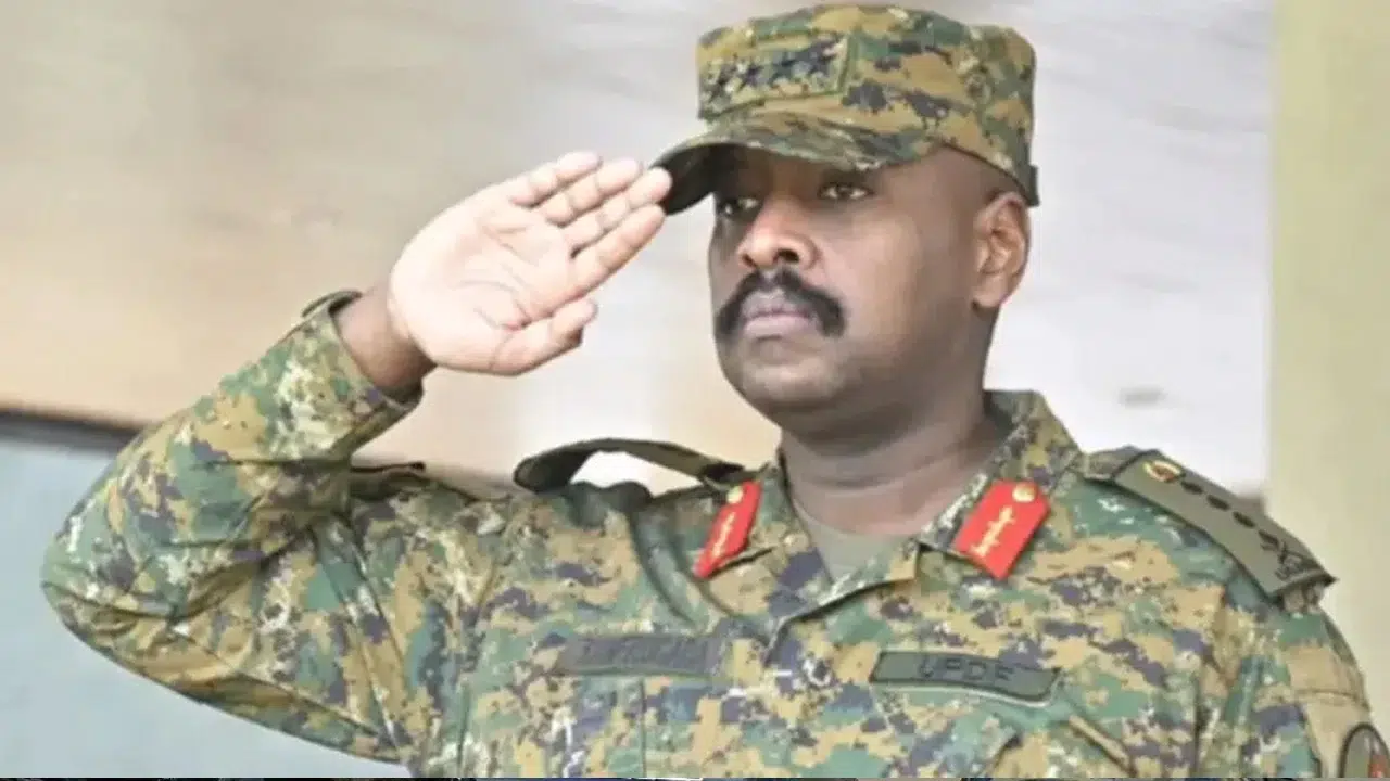 “Deli komutan” lakaplı isim sosyal medya paylaşımlarıyla şaşırttı