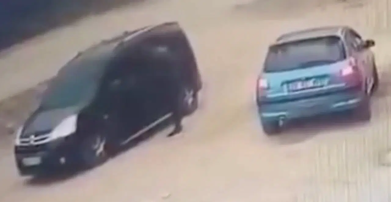 Sürücü konuştuğu kişiye bilerek çarptı: Bir kişi ağır yaralı