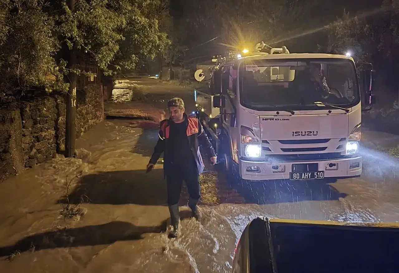 Osmaniye’de sağanak sonrası yollar kapandı: Tarım arazileri su altında