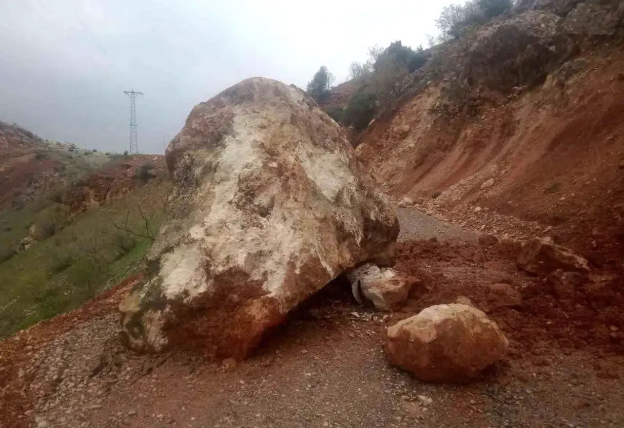 Siirt’te sel ve heyelan sonrası 70 köy yolu ulaşıma açıldı