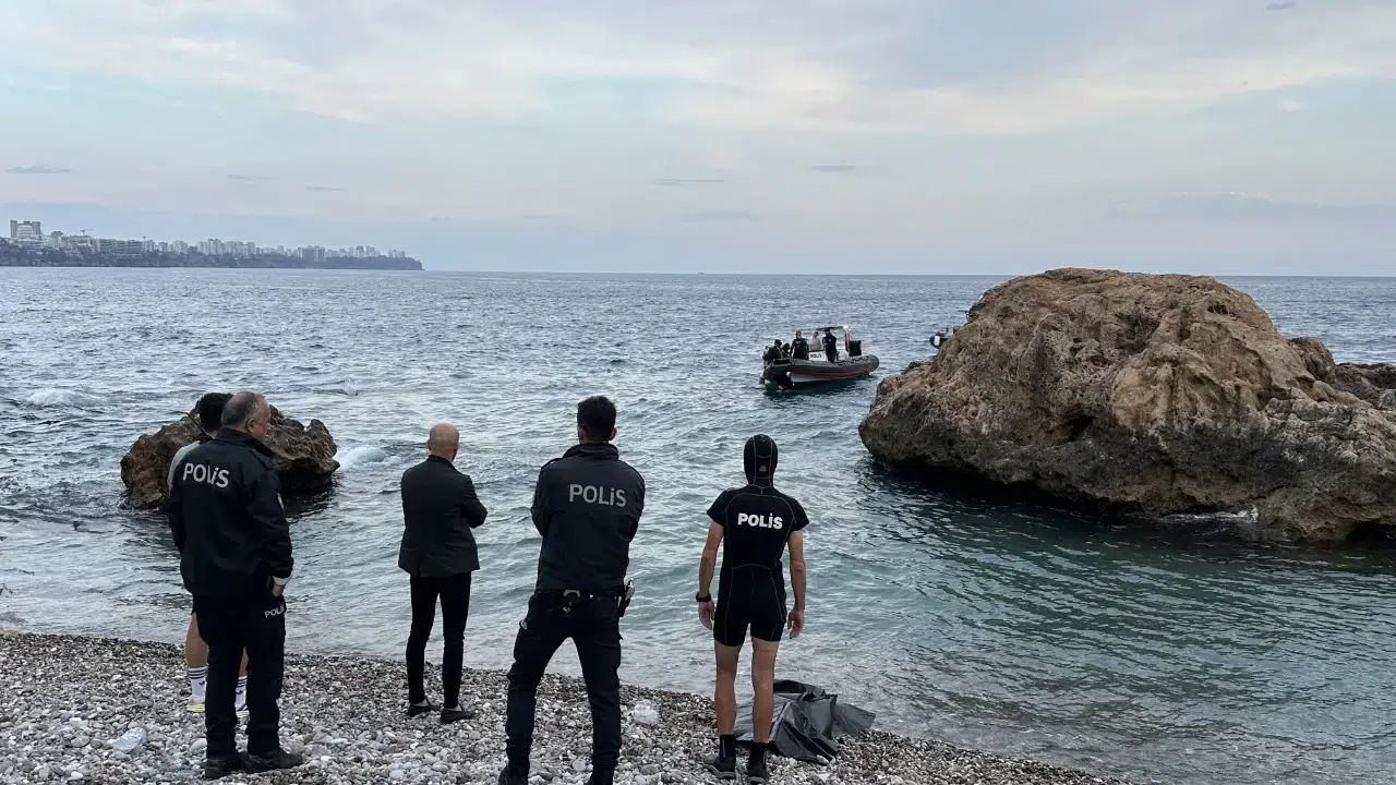 Antalya’da sahil alarmı: Denize giren kişi hayatını kaybetti