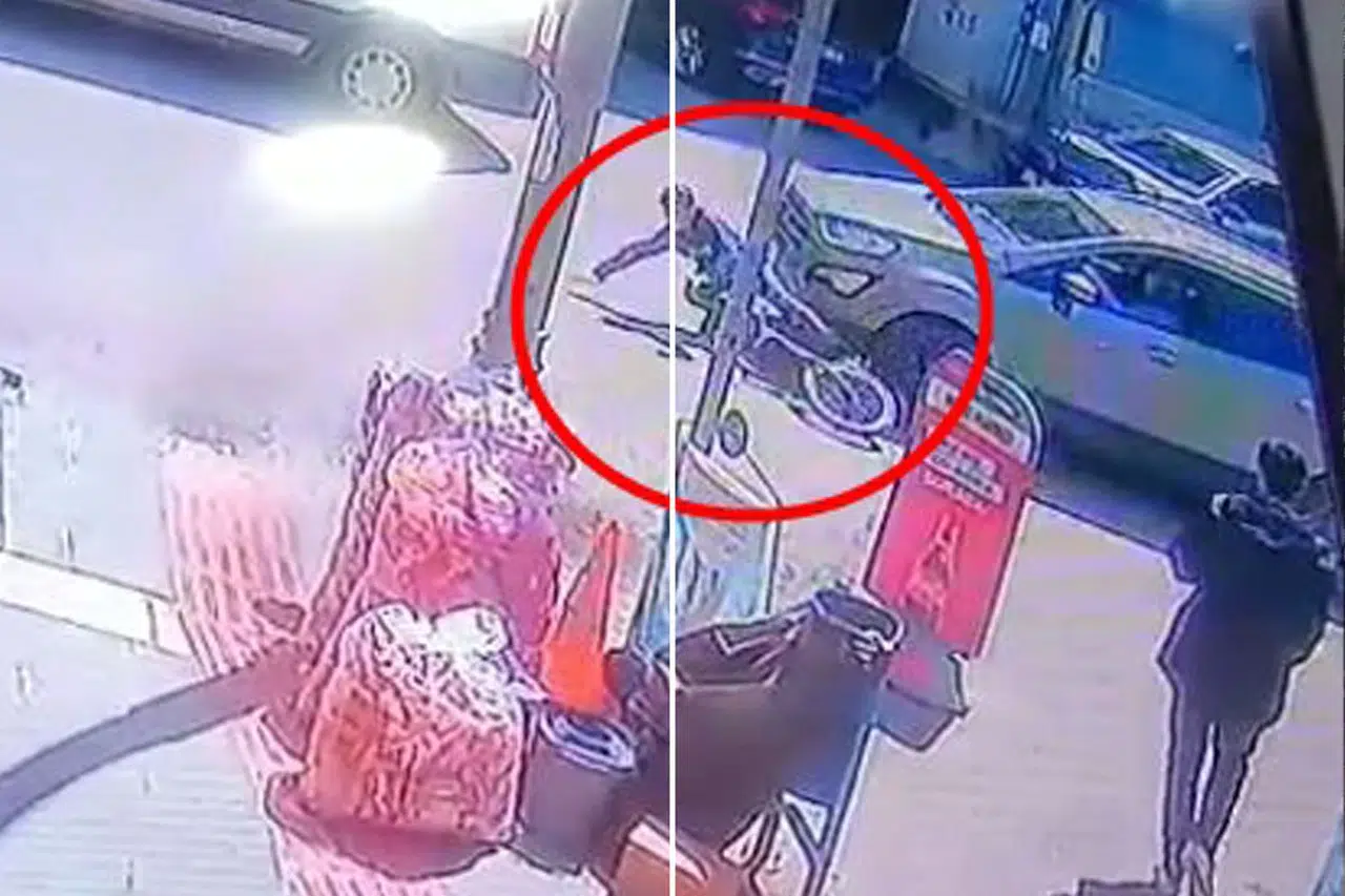 Bisikletli çocuğa otomobil çarptı kaza anı güvenlik kamerasına yansıdı